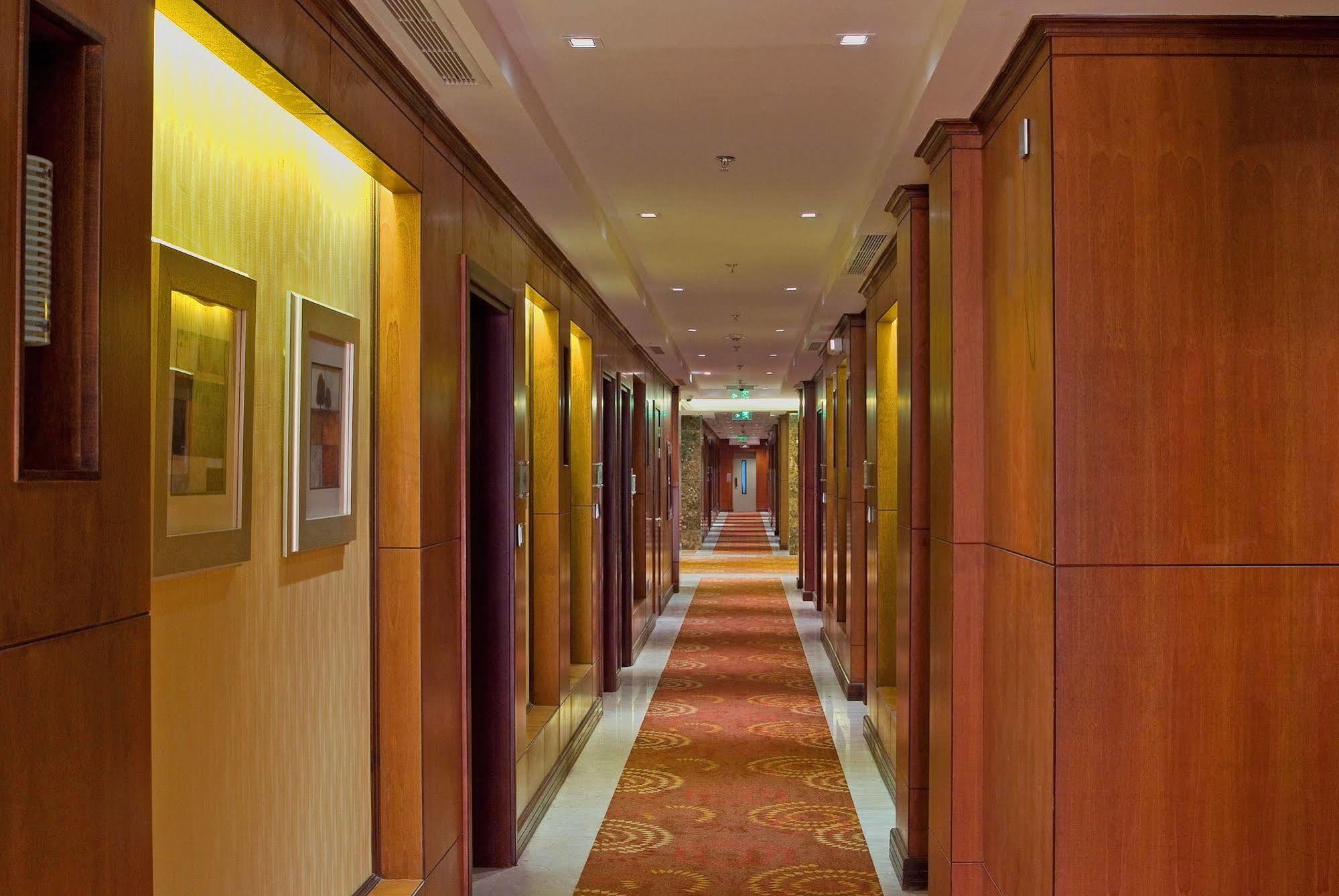 Mercure Al Hamra Hotel 4*